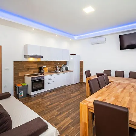 Group Natura Croatia, Sleeps Up To 13 People Feriehus