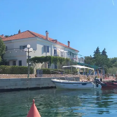 Group Natura Croatia, Sleeps Up To 13 People Сasa de vacaciones *
