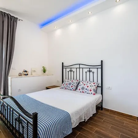 Group Natura Croatia, Sleeps Up To 13 People בית נופש מסלניקה