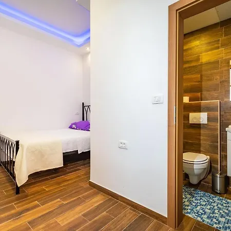 Group Natura Croatia, Sleeps Up To 13 People בית נופש