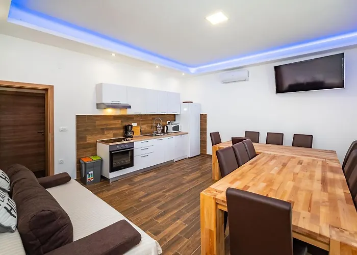 Group Natura Croatia, Sleeps Up To 13 People 펜션