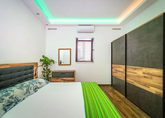 Group Natura Croatia, Sleeps Up To 13 People 펜션 마슬레니차
