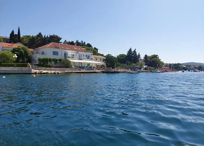 Group Natura Croatia, Sleeps Up To 13 People Nyaraló