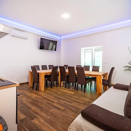 Semesterbostad Group Natura Croatia, Sleeps Up To 13 People
