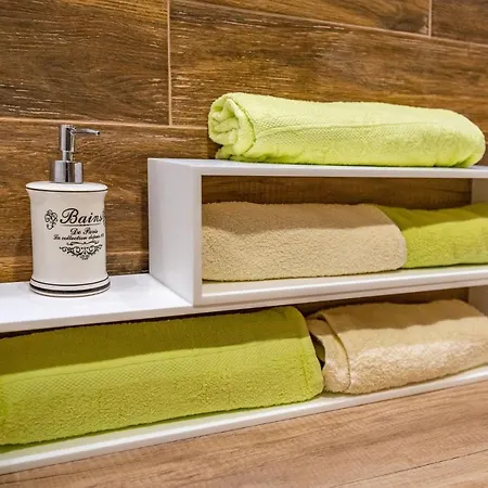 Casa vacanze Group Natura Croatia, Sleeps Up To 13 People Maslenica